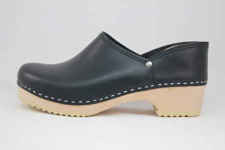 Bedford Closed Back ClogSmooth Black Leather – Scandic Footwear