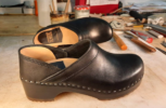 Plymouth Closed Back Clog Smooth Black Leather