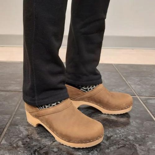 plymouth closed back clog